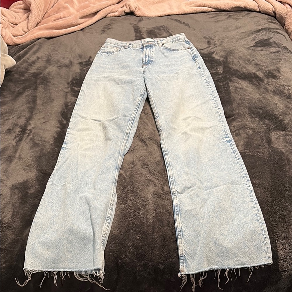 Zara Perfect Condition Light Blue Distressed Women's Jeans